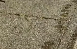Steinplatten und Terrassenbeläge, noch verschmutzter Bereich