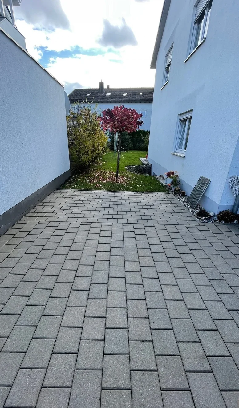 Pflasterflächen und verschiedene Steinbeläge, bearbeiteter Bereich